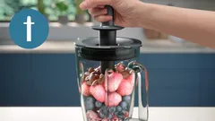 Tykke smoothies af frossen frugt