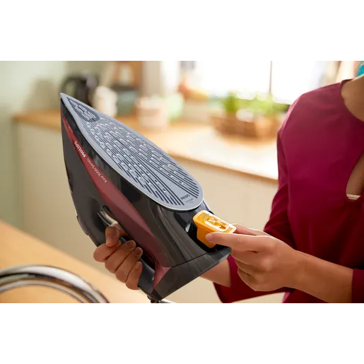 7000 Series HV Steam Iron Black/Red