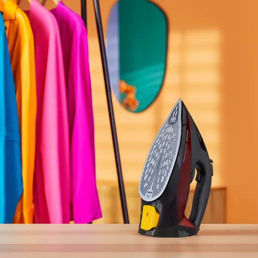 7000 Series HV Steam Iron Black/Red